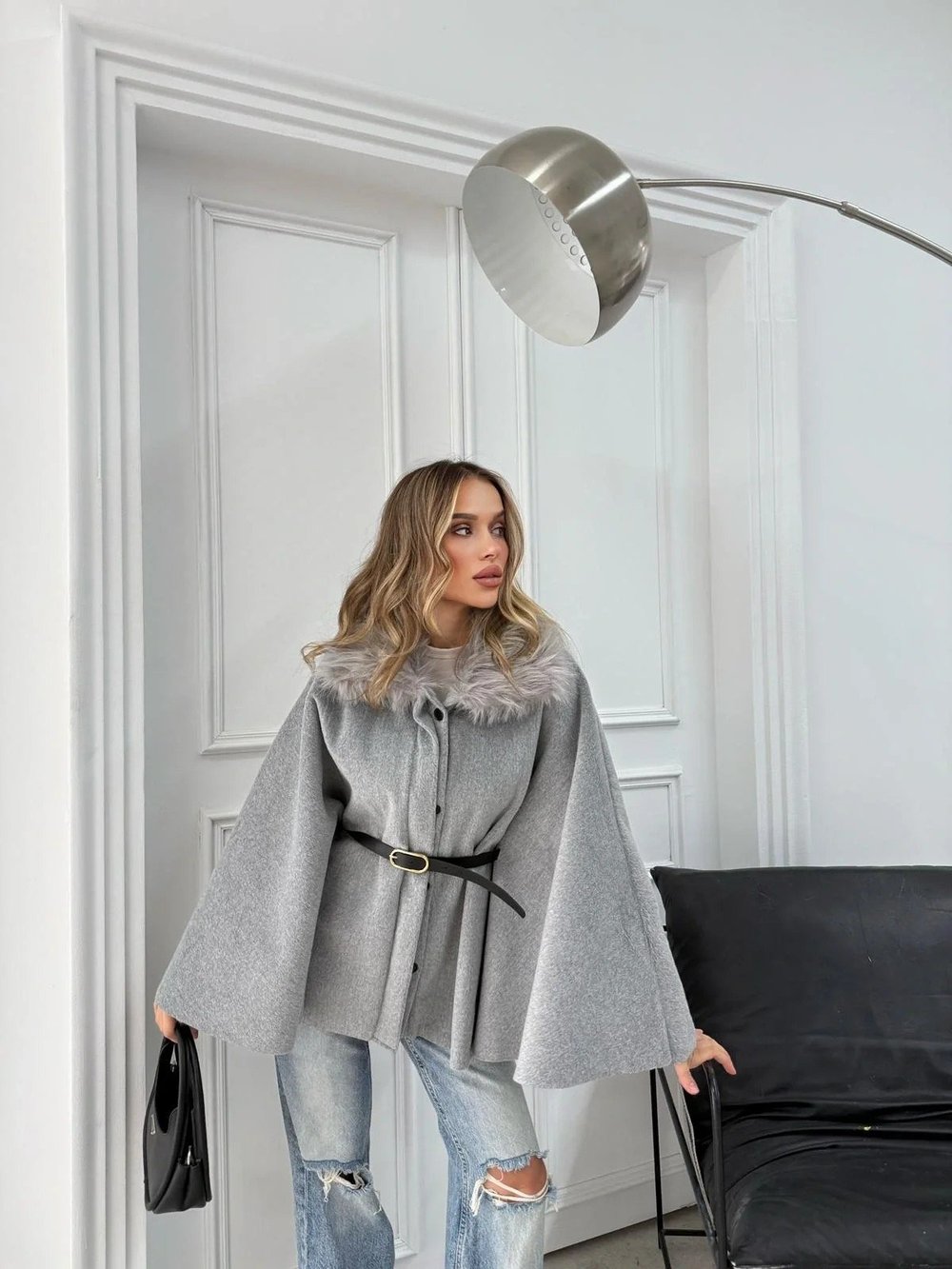 YAKA KÜRK DETAY KEMERLİ KAŞE PANÇO GRİ