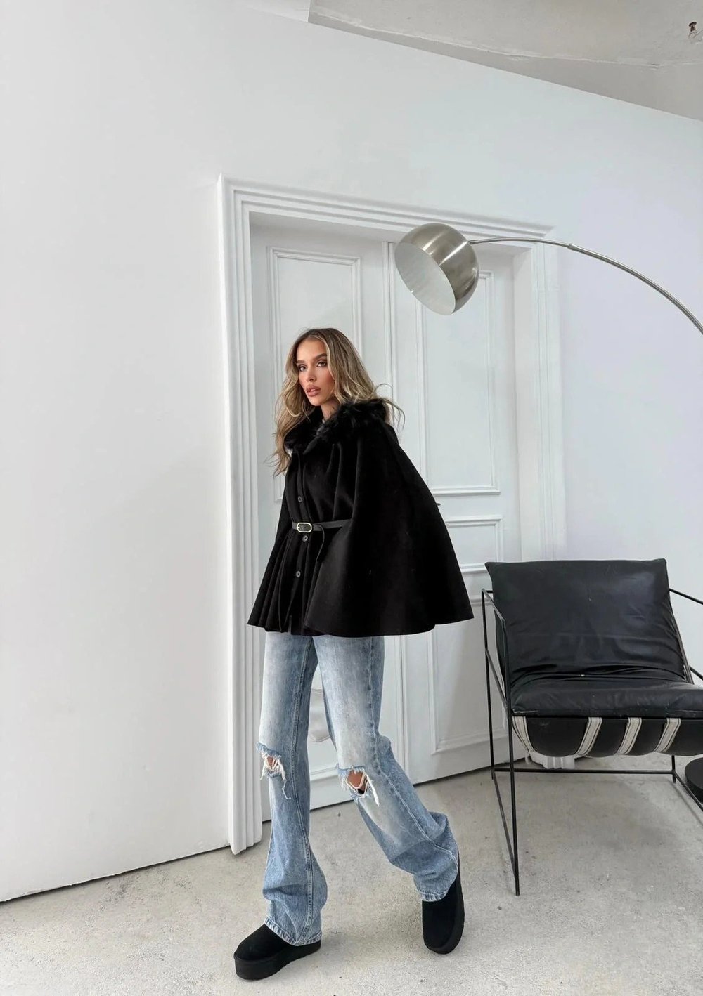 YAKA KÜRK DETAY KEMERLİ KAŞE PANÇO SİYAH