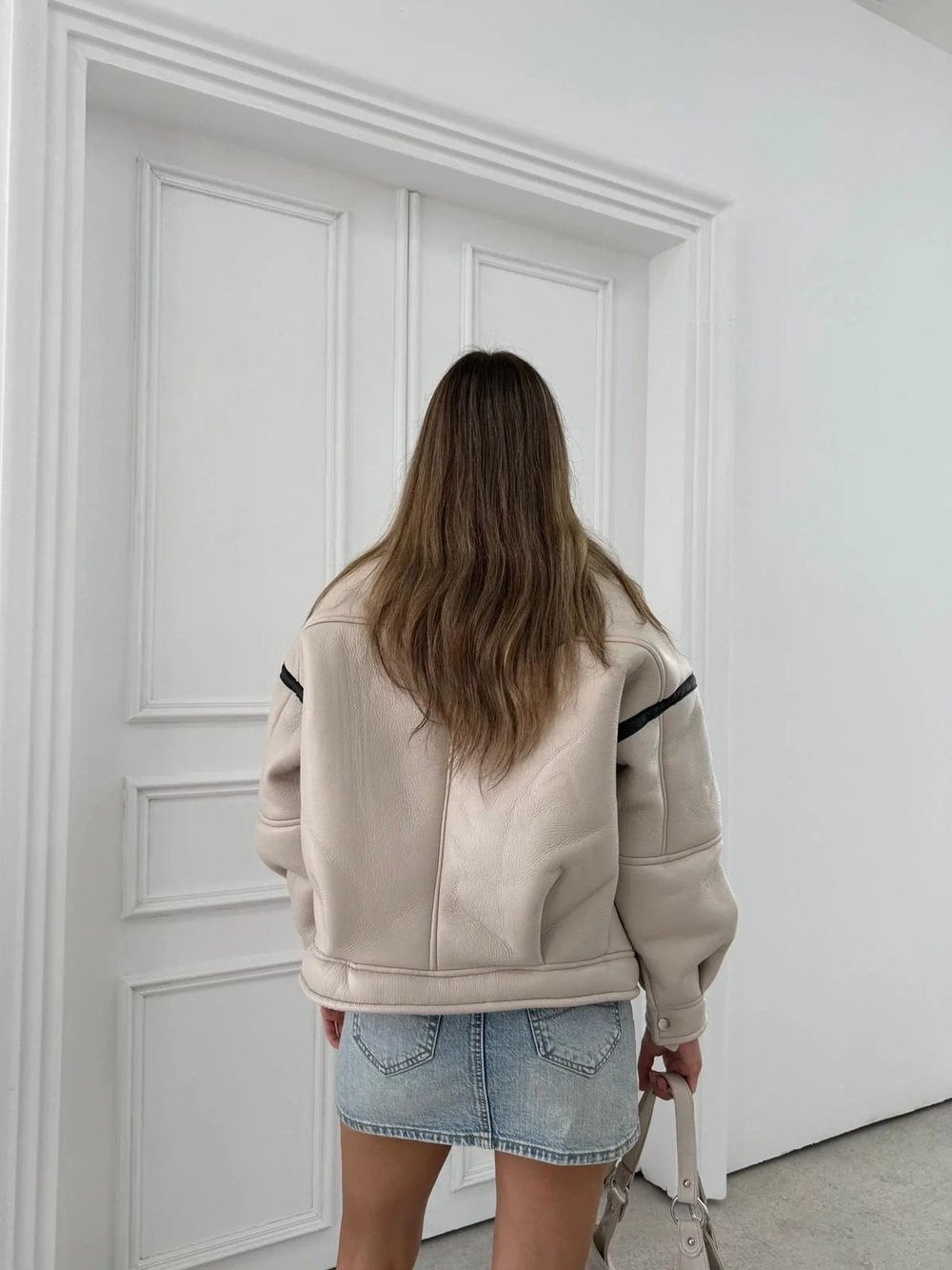 YAKA KÜRK VE KEMERLİ DERİ İÇİ KÜRK LAMİNE MONT KREM 3143