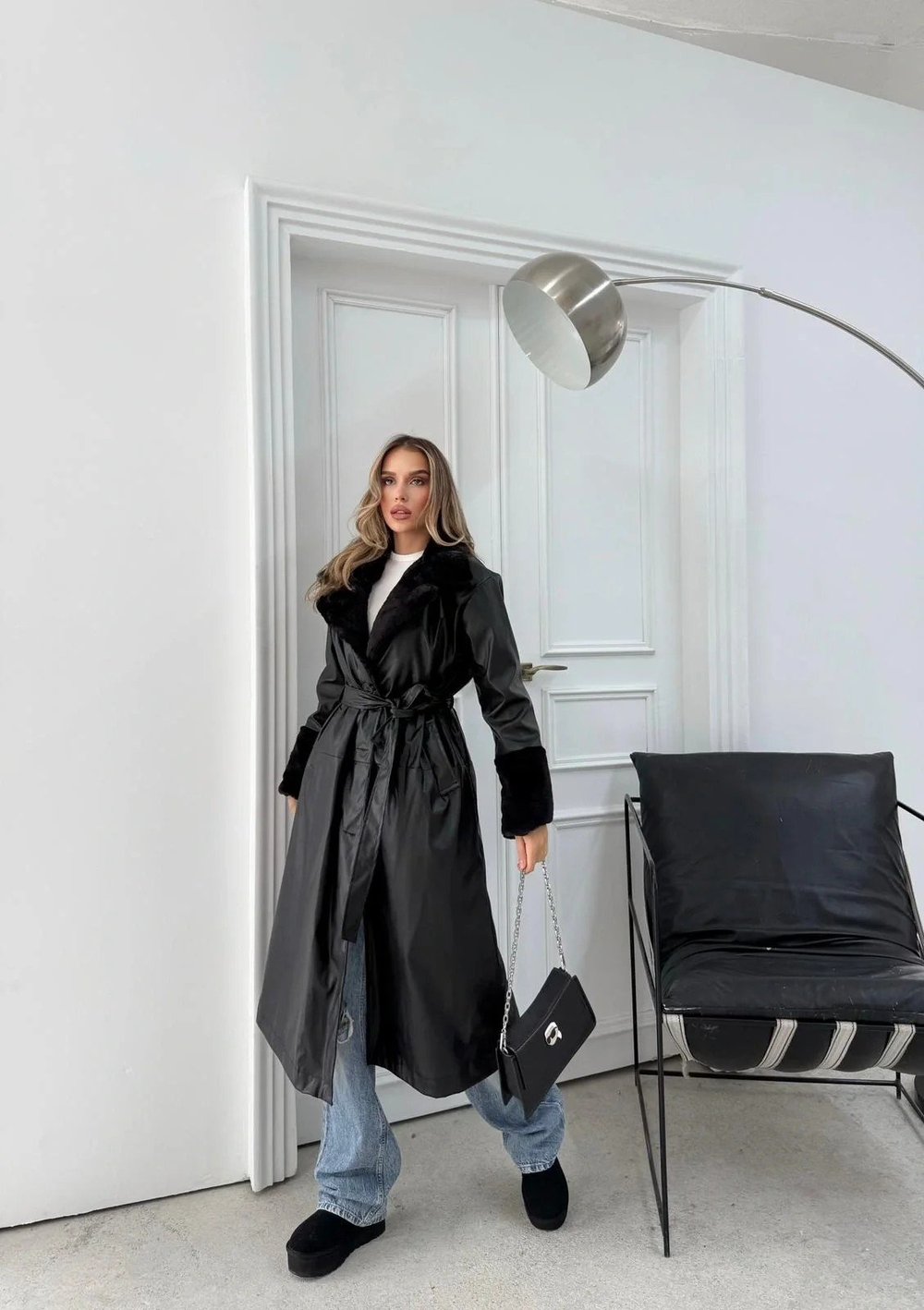 YAKA VE KOL KÜRK DETAY İÇ ASTARLI UZUN DERİ TRENÇ SİYAH