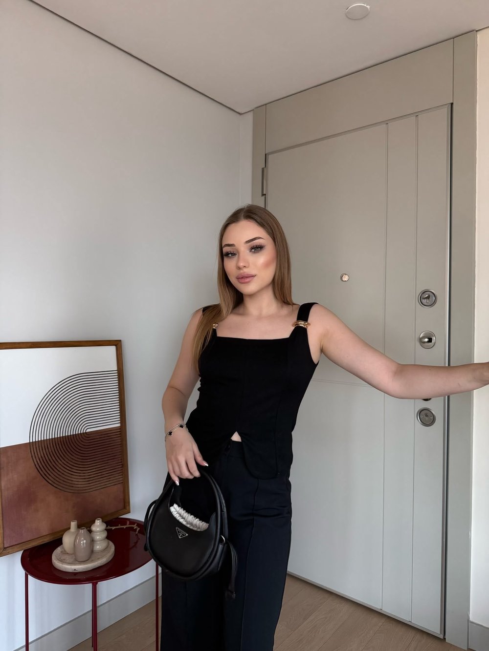 Askı Aksesuar Detay Kare Yaka Yırtmaçlı Bluz Siyah 2301