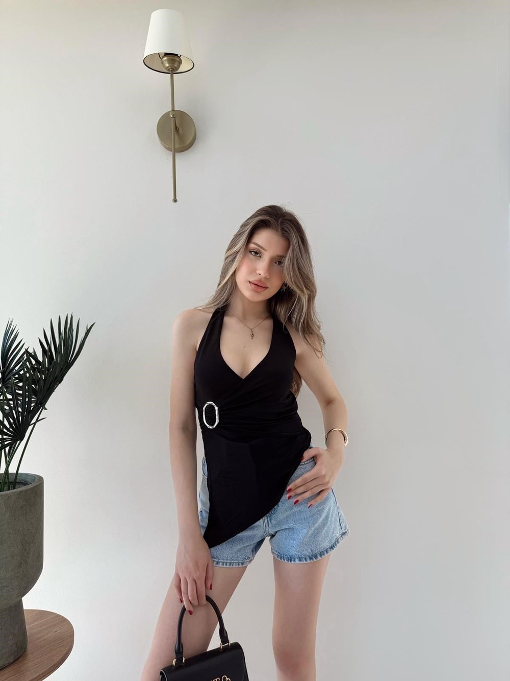 Boyundan Bağlamalı Asimetrik Kesim Aksesuar Detay Sandy Bluz Siyah 2268