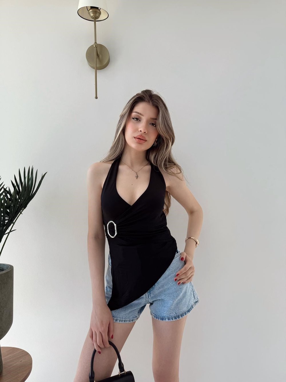 Boyundan Bağlamalı Asimetrik Kesim Aksesuar Detay Sandy Bluz Siyah 2268