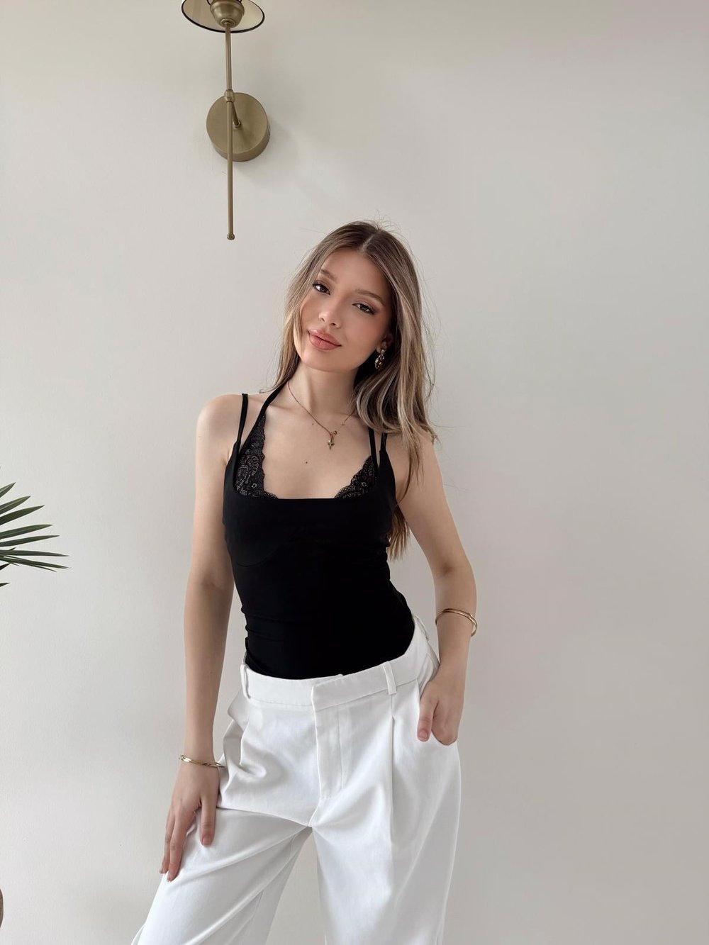 Boyundan Bağlamalı Dantel Detay Sırt Dekolte Bodysuit Siyah 2149