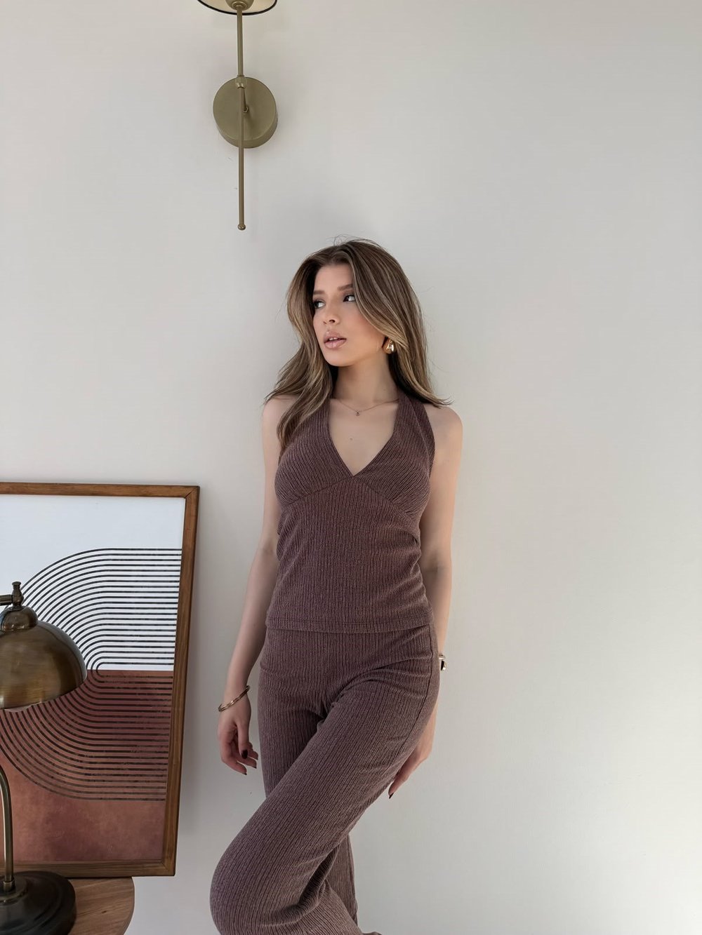 Boyundan Geçmeli Sırt Dekolte Detay Bluz ve Pantolonlu Gofre İkili Takım Kahve 2325