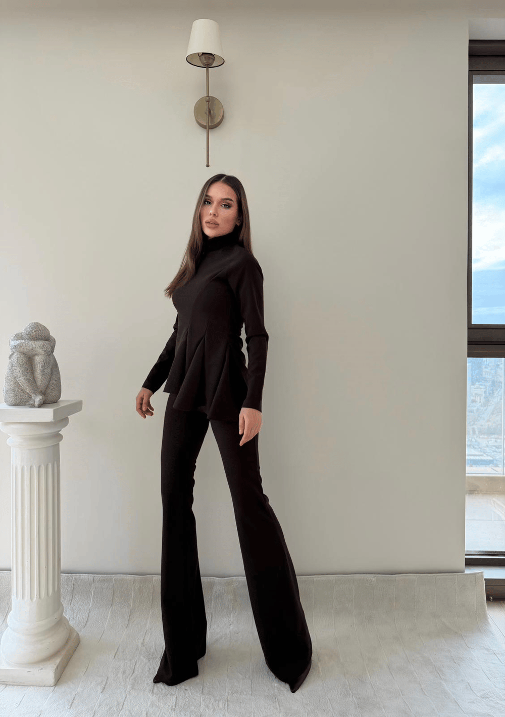 Dik Yaka Bel Asimetrik Drape Detay Bluz ve Pantolonlu Crep İkili Takım Acı Kahve 2027