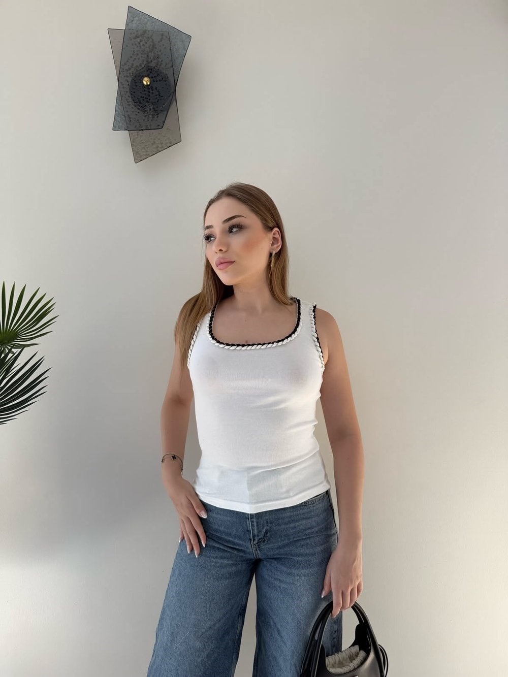 Kare Yaka Burgu Detay Atlet Beyaz 2359