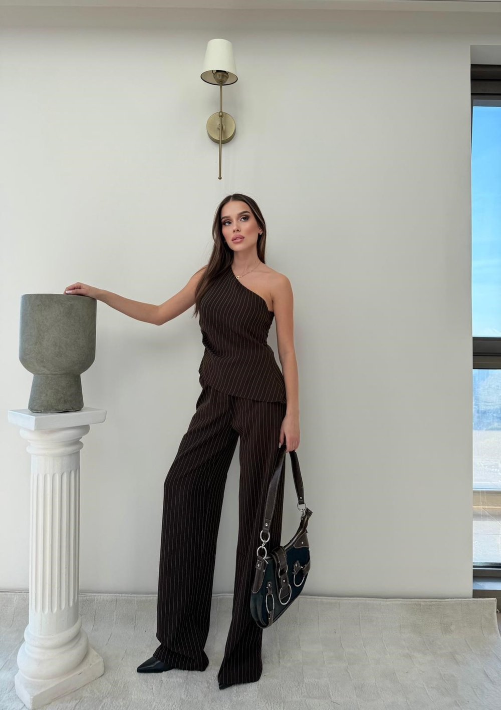 Tek Omuz Bel Drape Detay Bluz Ve Pantolonlu Crep İkili Takım Acı Kahve 2076