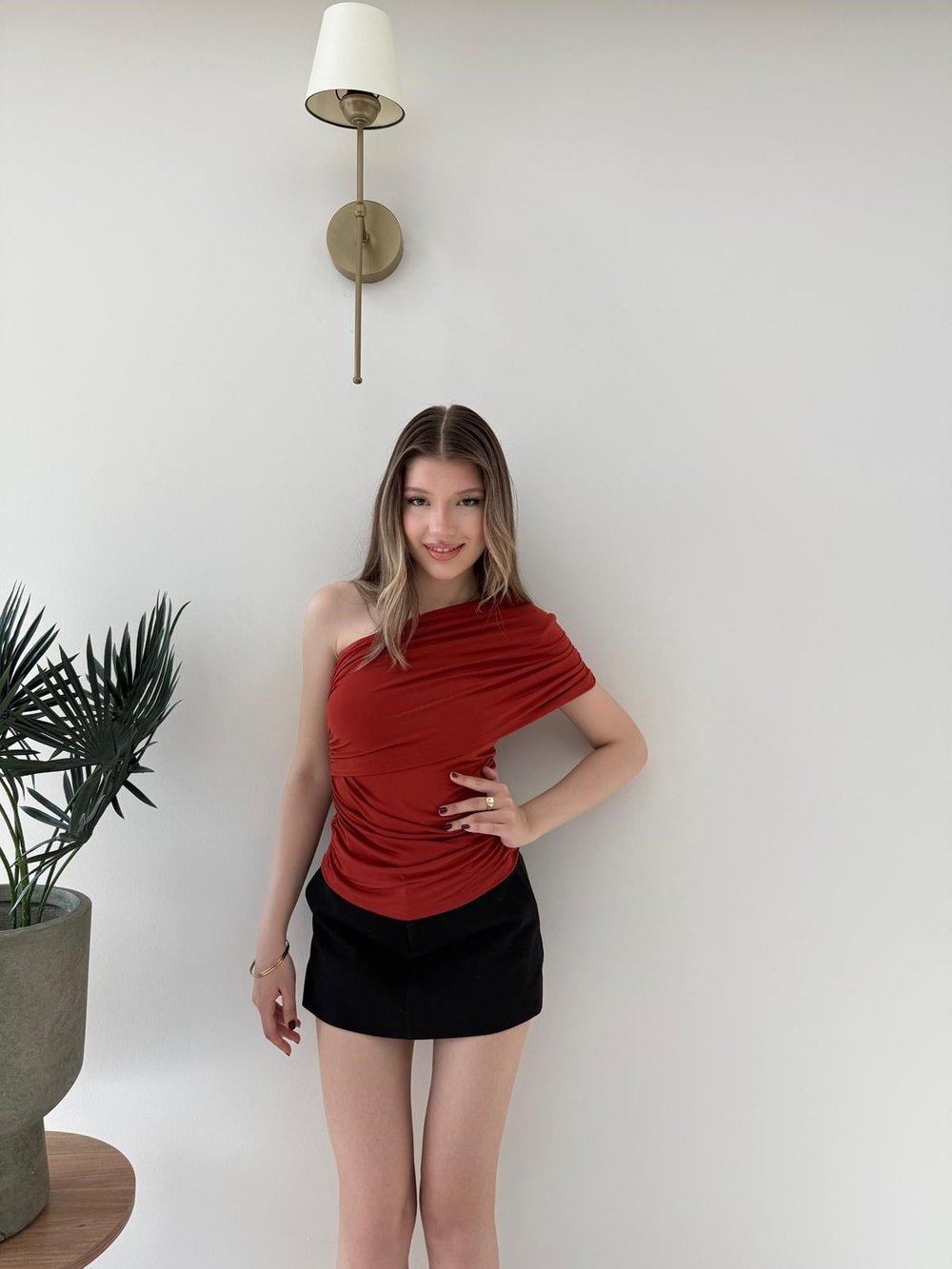 Tek Omuz Bel Drape Detay Sandy Bluz Tarçın 2209
