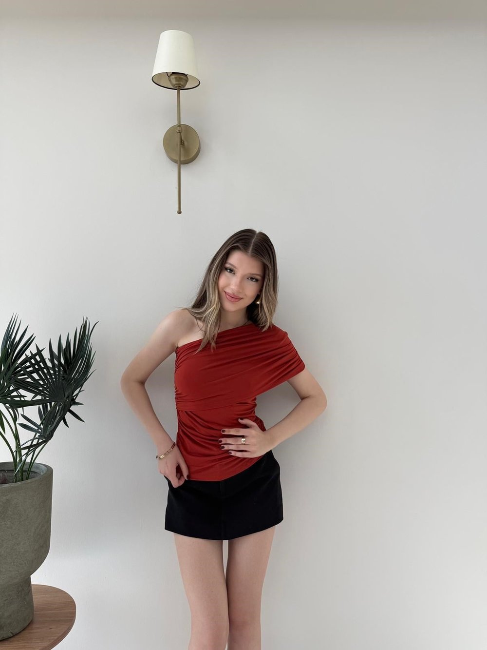 Tek Omuz Bel Drape Detay Sandy Bluz Tarçın 2209