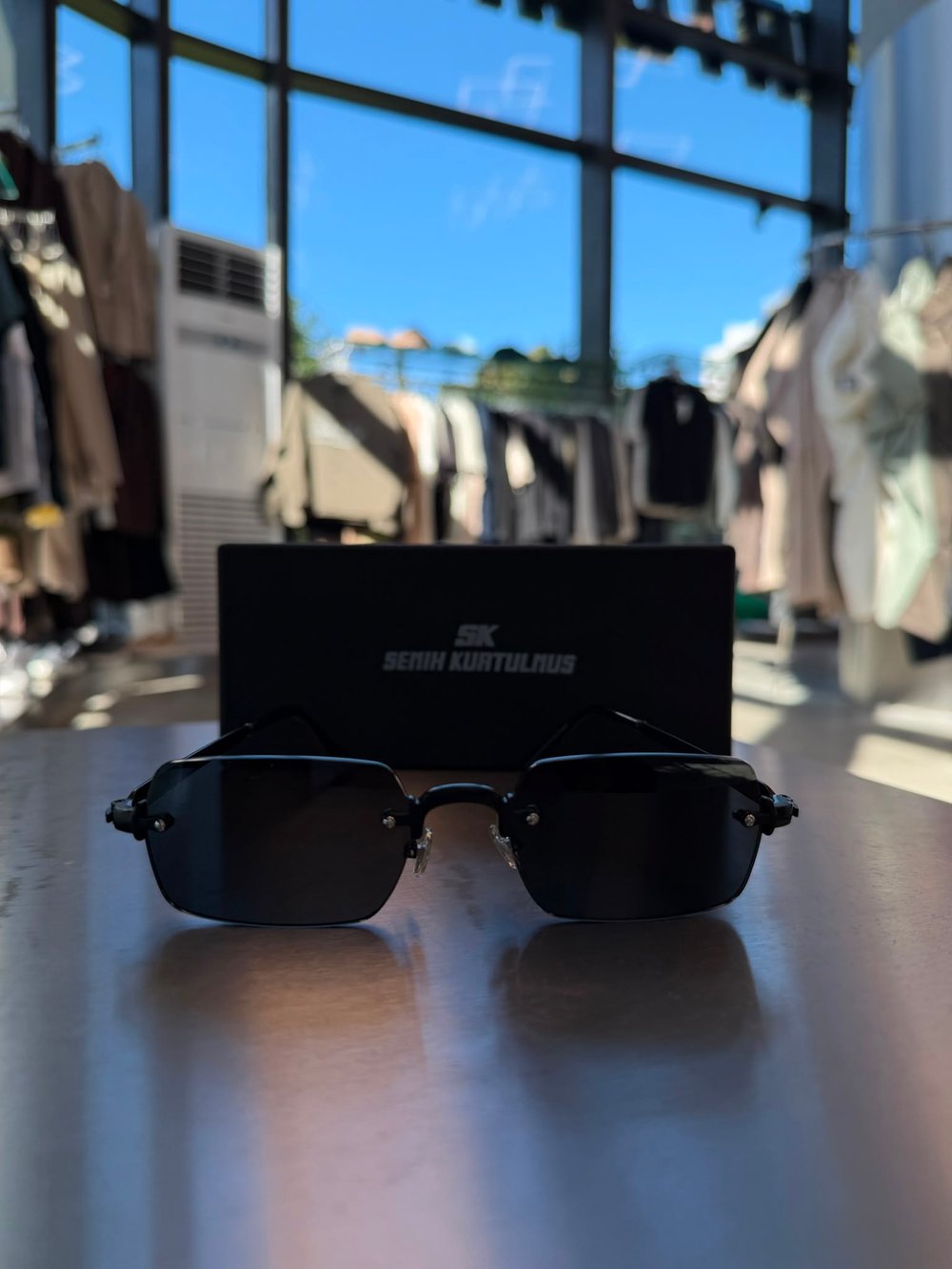 Black Monark MN1