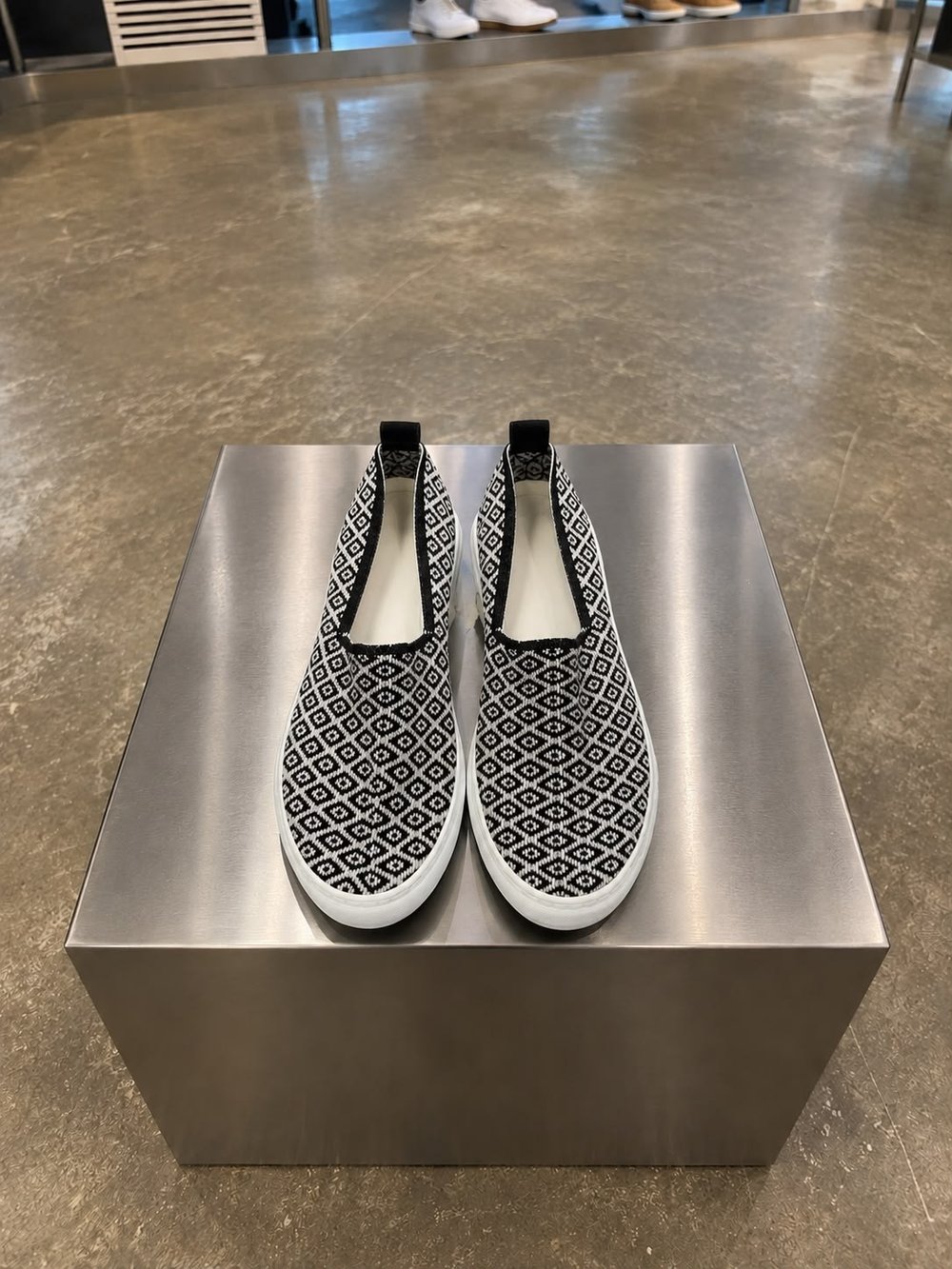 Geometrik Desenli Slip-On Ayakkabı