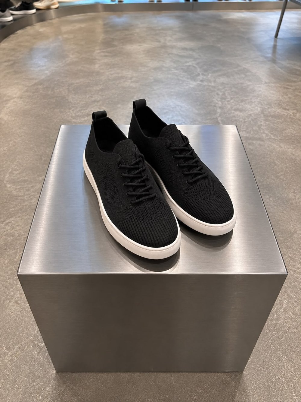 Siyah-Beyaz Bağcıklı Slip-On Ayakkabı