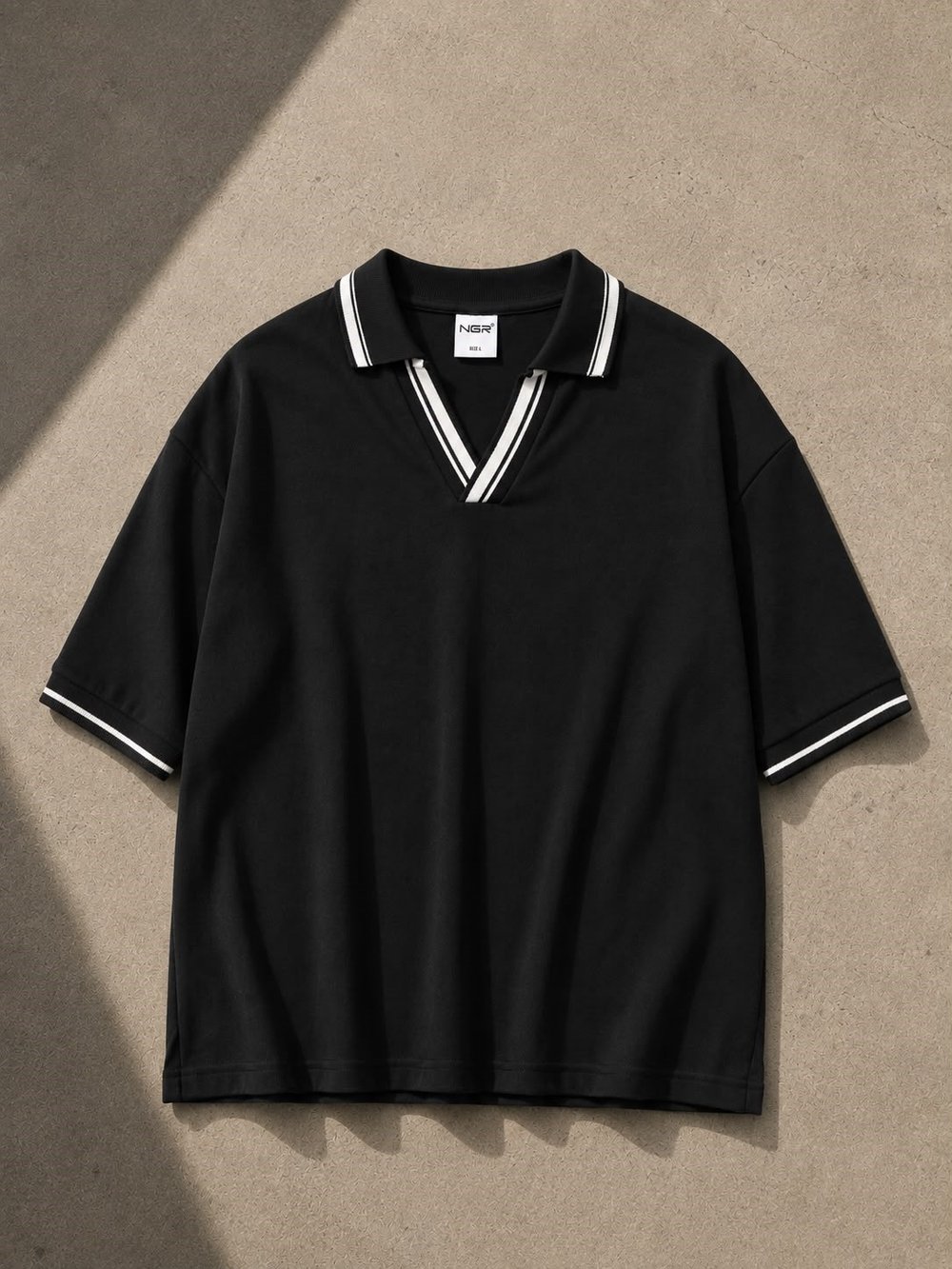 Siyah Beyaz Detaylı Yakalı Tshirt