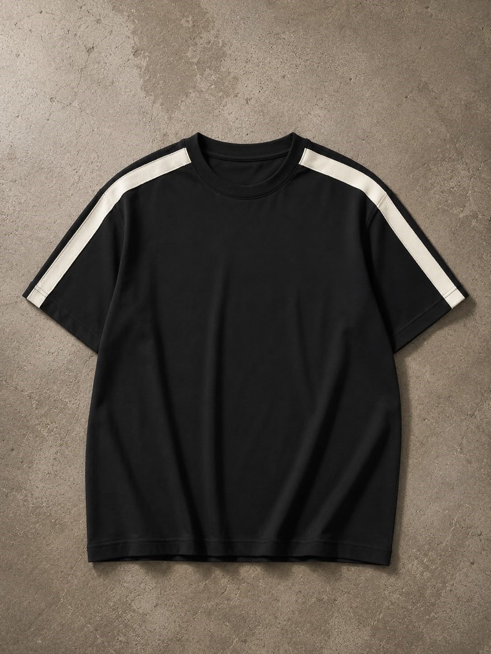 Siyah Şerit Detaylı Tshirt