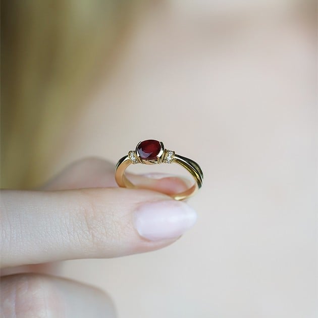 Garnet Ve Pırlanta Tasarım Yüzük