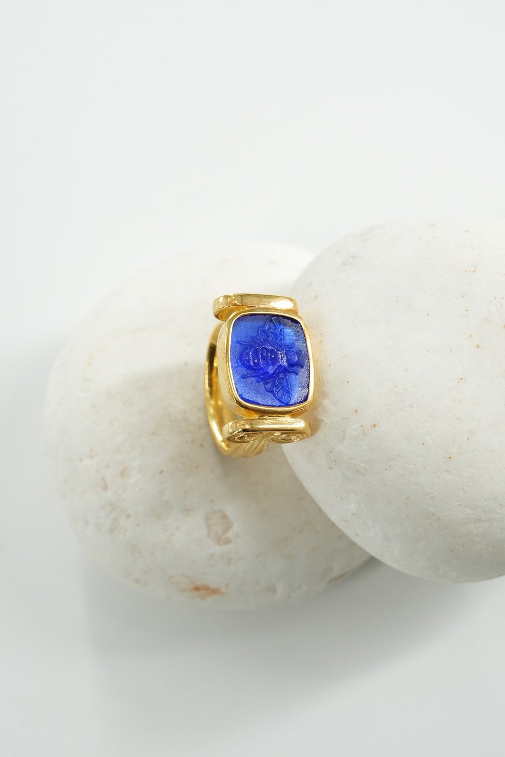 Arı Intaglio Taşlı Gümüş Yüzük