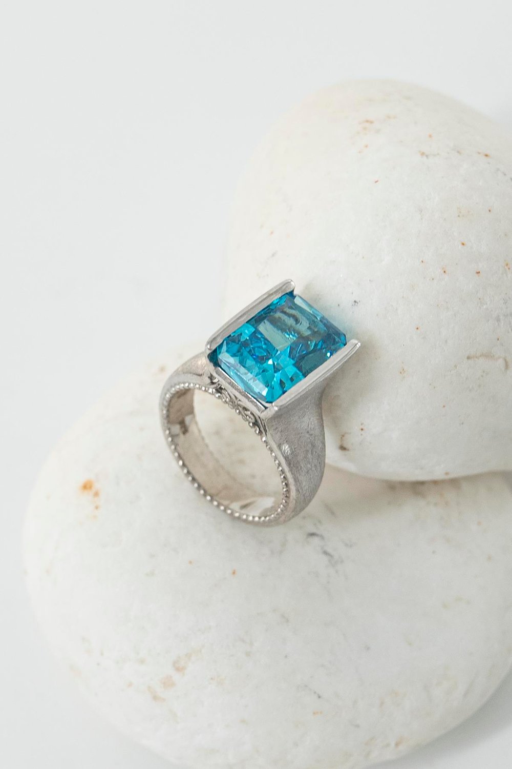 Lud Blue Topaz 8.80 ct 11.70 gr