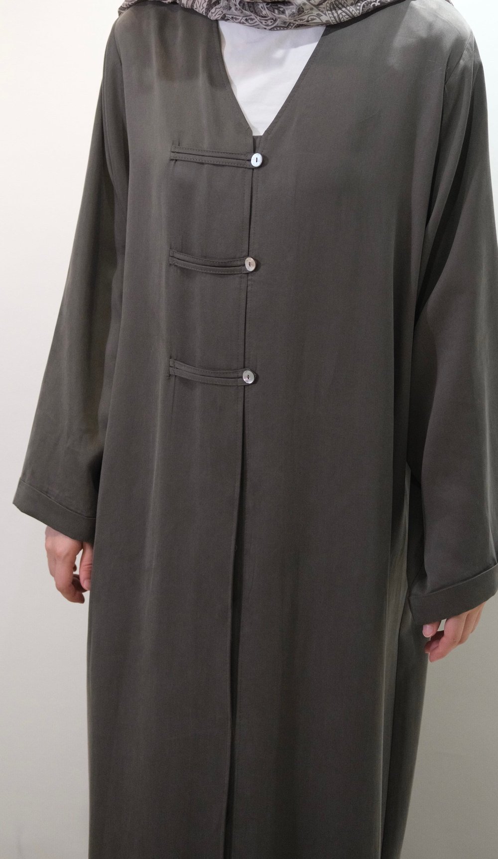 Sedef Düğmeli Abaya
