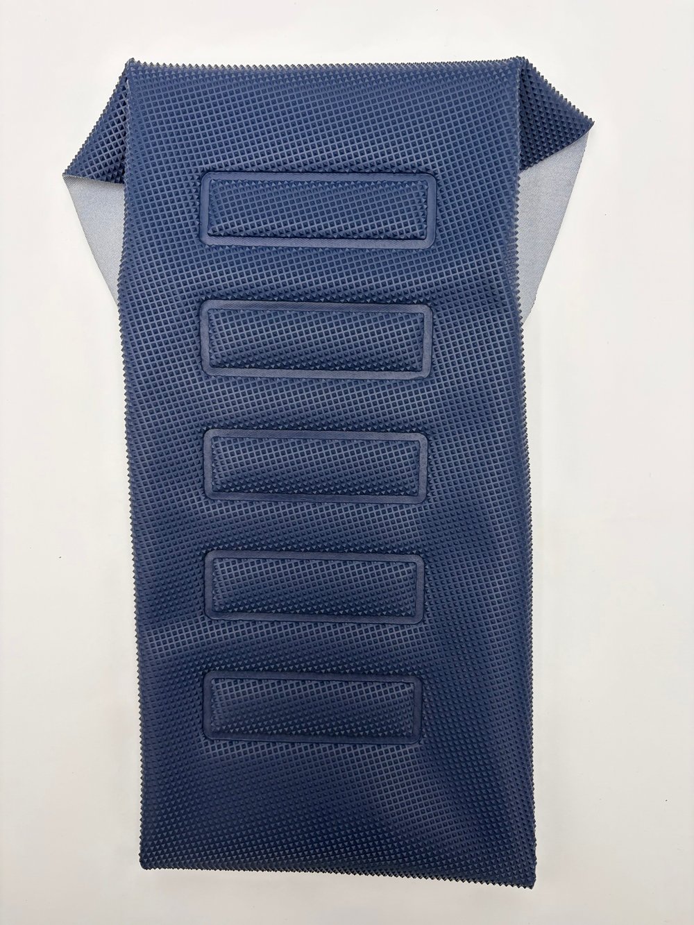 KAYDIRMAZ SELE KILIFI MAVİ 85 x 39 cm