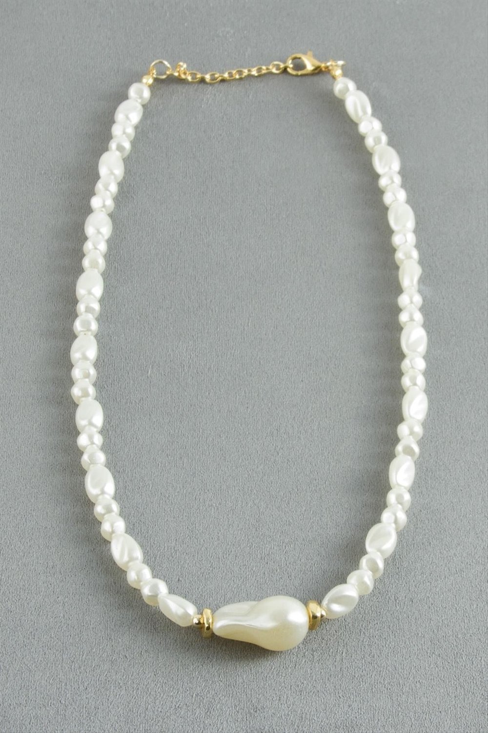 Oval Taşlı İnci Kolye