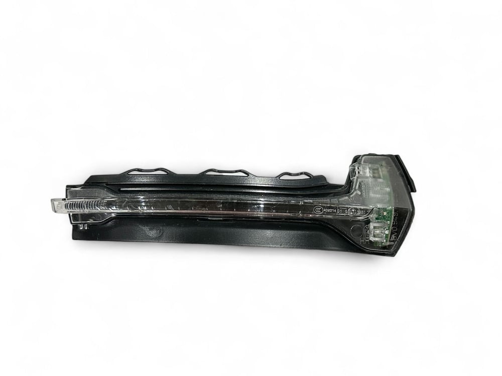 8v0949102-audi-ayna-sinyali-sag-audi-a-e892f5.jpg