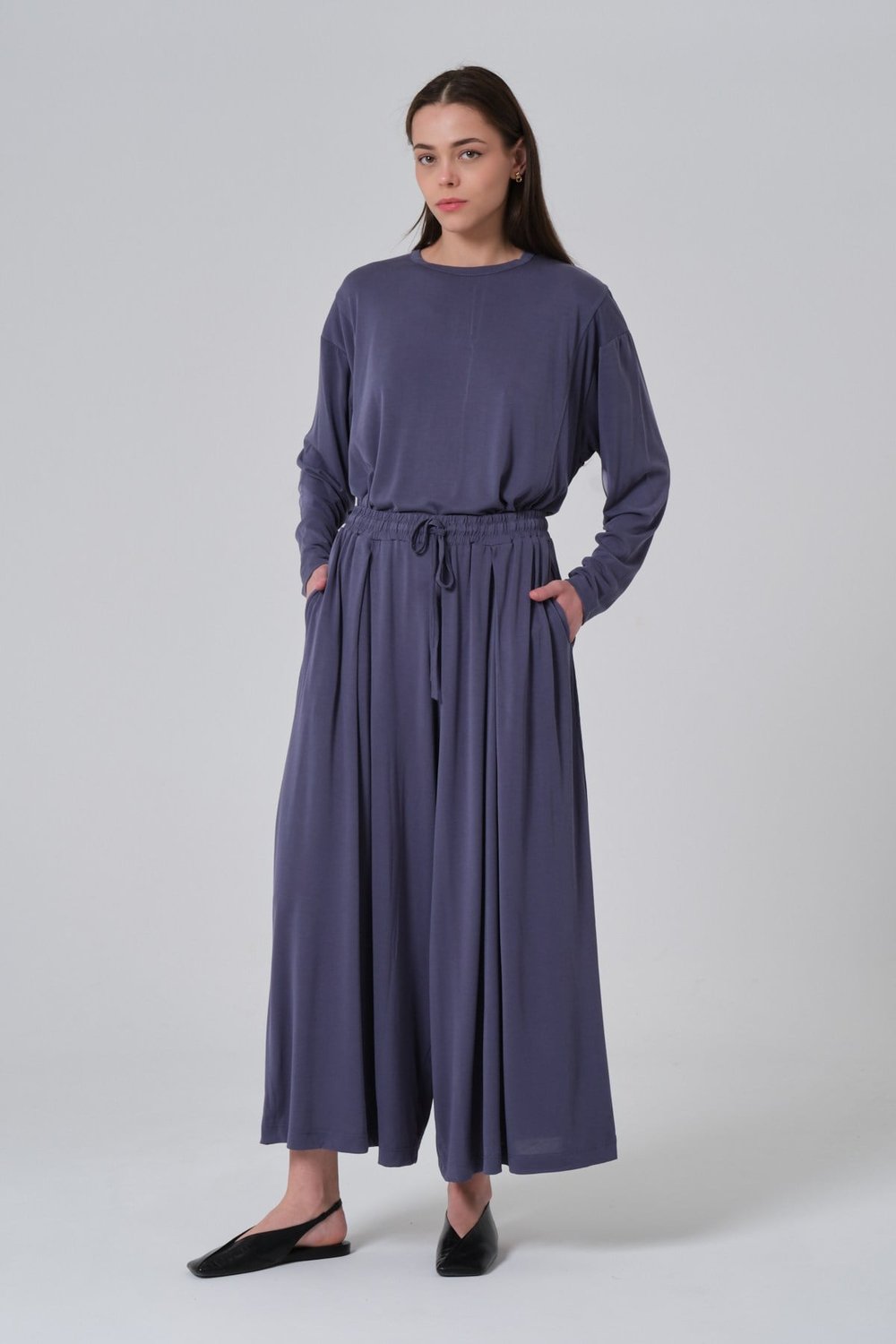 MONA TAKIM