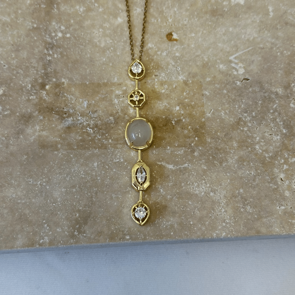 Sedef Ay Taşı & Geometrik Zirkon Taşlı Dikey Sarkıt Gold Kolye