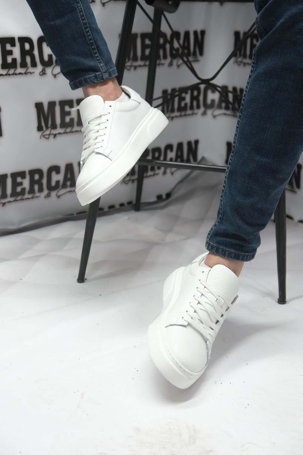 Beyaz Erkek Casual Deri Sneaker – Günlük Rahat Şık Bağcıklı Ayakkabı