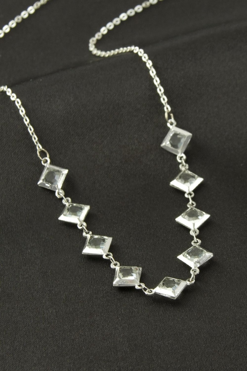Kare Kristal Taşlı Kolye