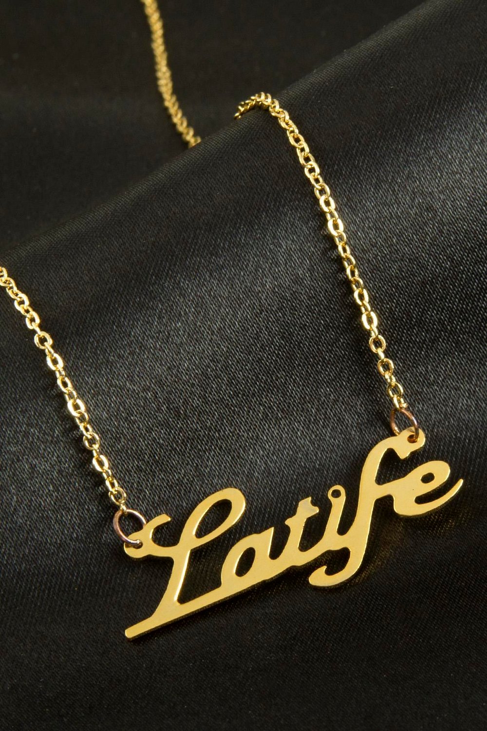Latife isimli kolye (Kişiye Özel)