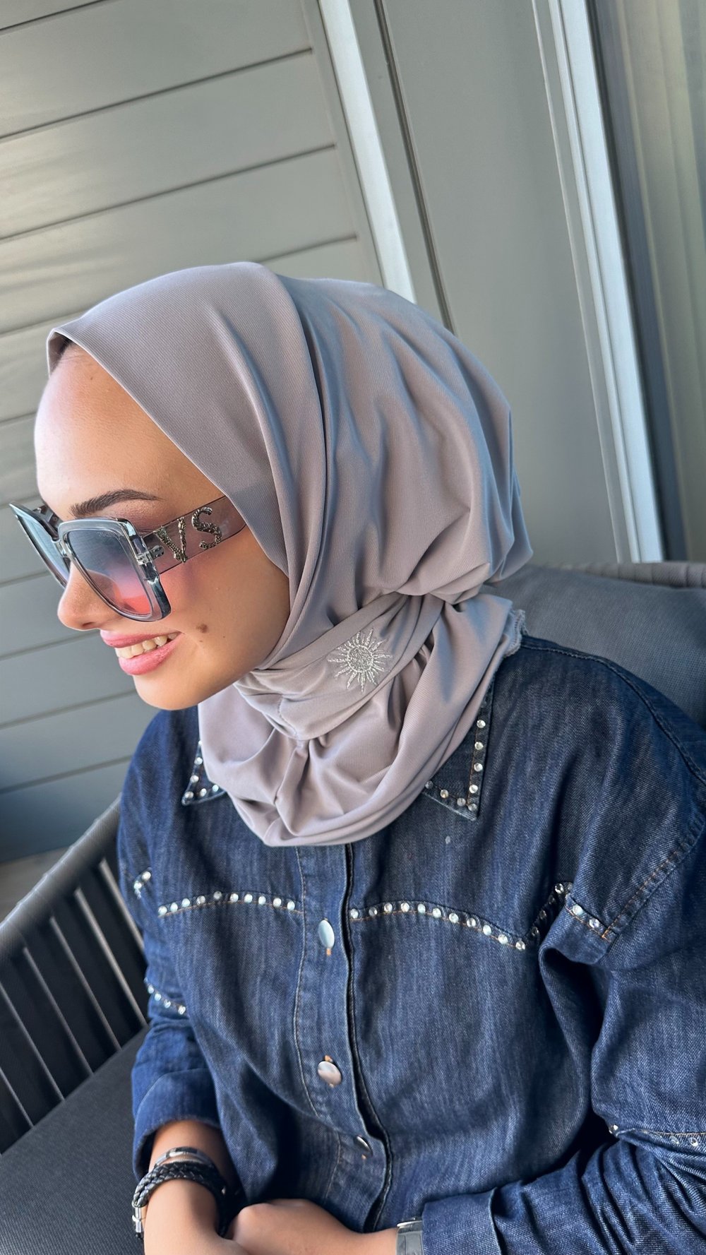 Gri Çıtçıtlı Hijab Şal