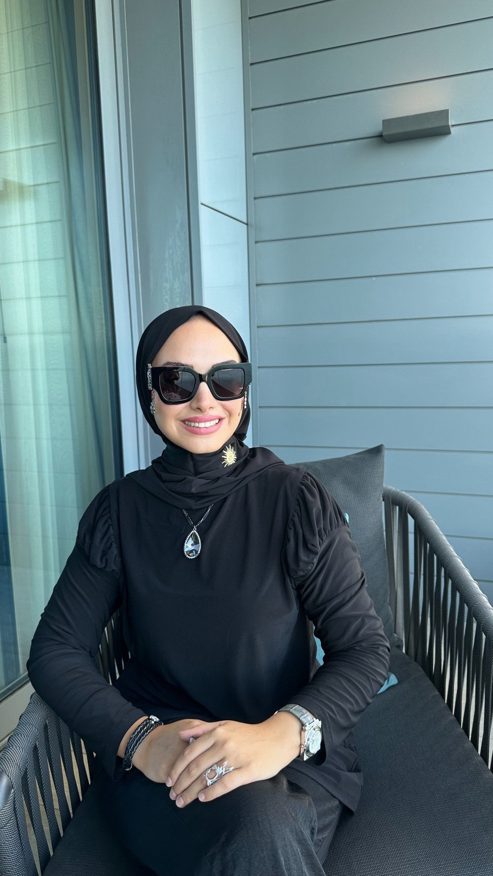 Siyah Çıtçıtlı Hijab Şal