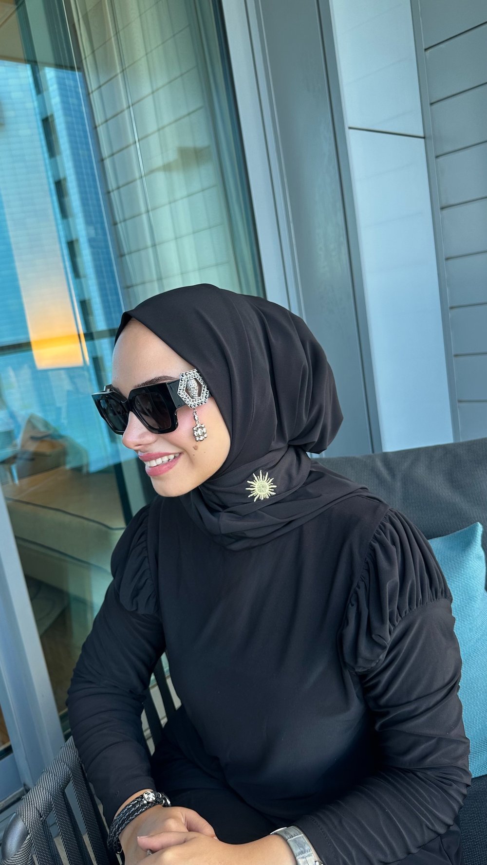 Siyah Çıtçıtlı Hijab Şal