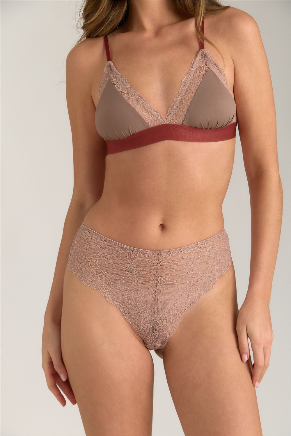LILIAN DANTELLİ CHEEKY