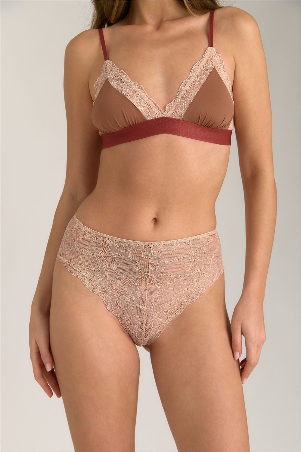 LILIAN DANTELLİ CHEEKY