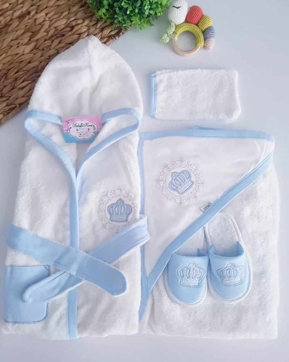 Taç Nakışlı %100Pamuklu Bornoz Set