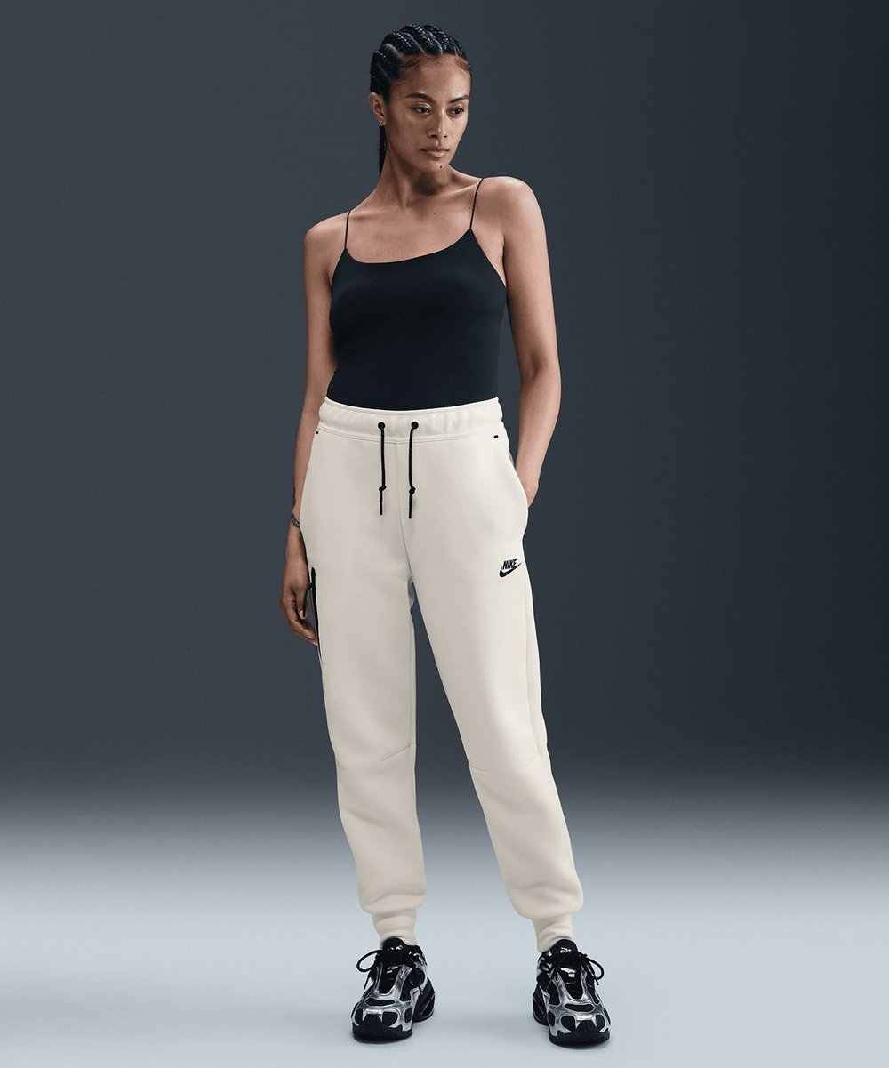 Nike Sportswear Tech Fleece Mid-Rise Sweatpants Kadın Eşofman Altı HV6779