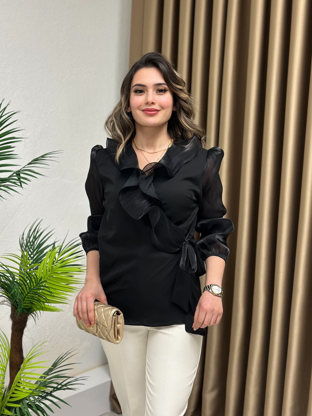 Fırfır Detaylı Kruvaze Geçişli Parlak Şifon Kol Bluz Siyah