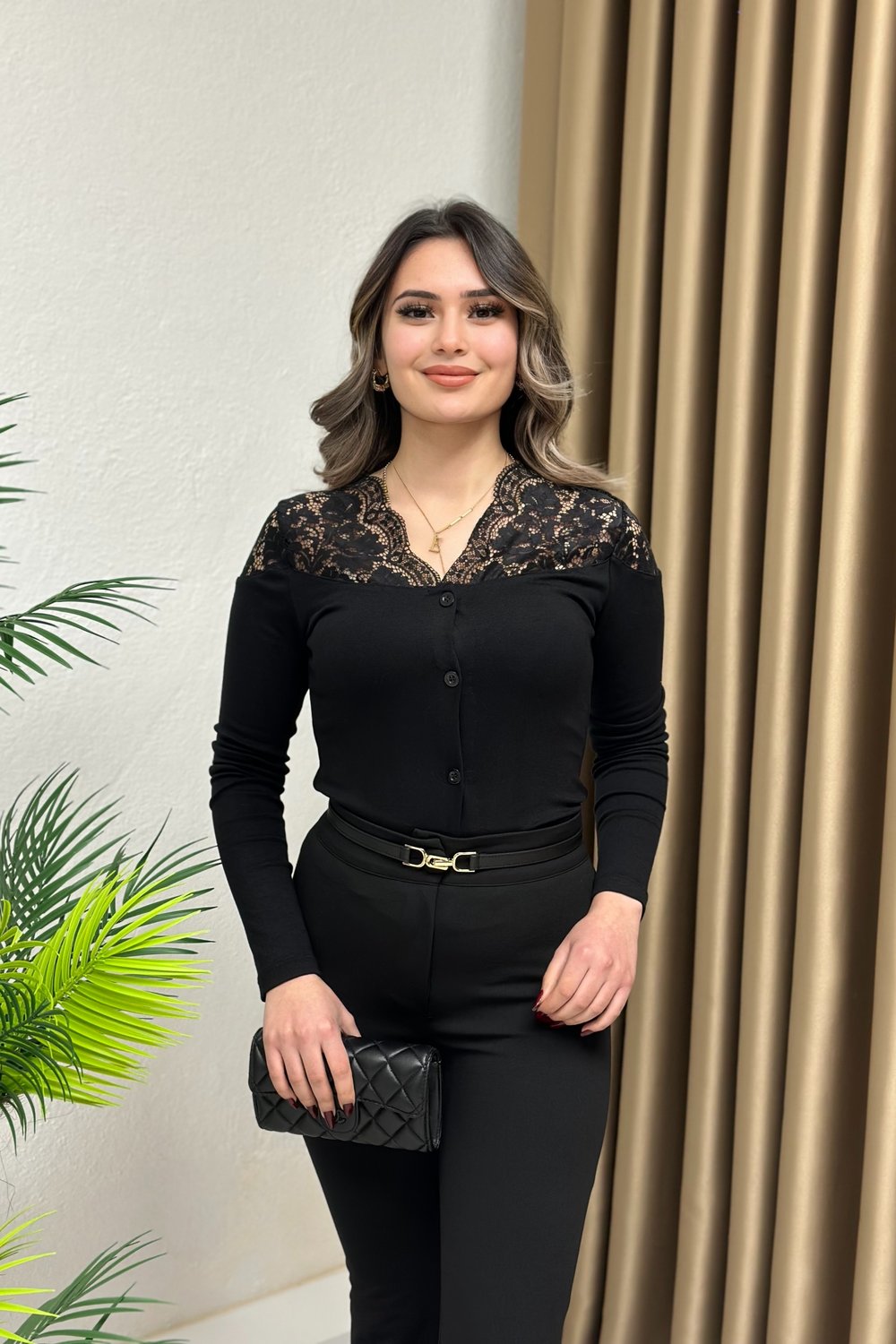 Pamuk Modal Kumaş Dantel Detaylı Düğmeli Bluz Siyah