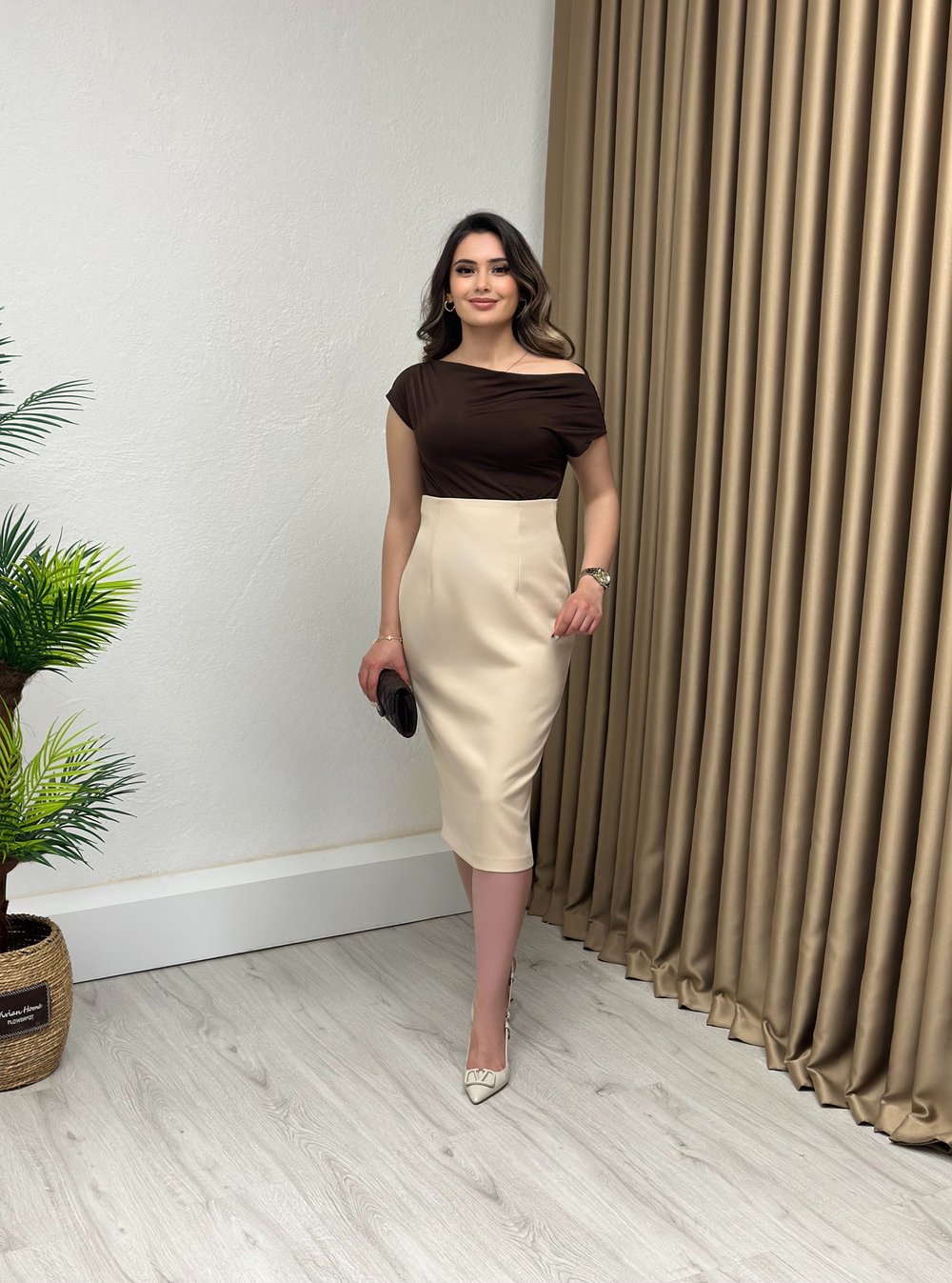 Premium Seri Double Krep Kumaş Yırtmaçlı Midi Boy Kalem Etek Bej
