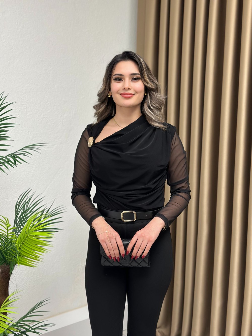 Sandy Kumaş Gold Broşlu Drapeli Tül Kol Bluz Siyah