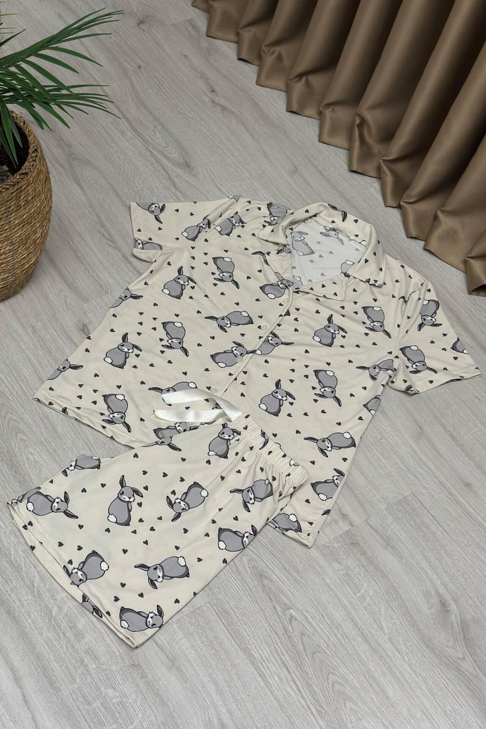 Tavşan Desenli Düğmeli Gömlek Yaka  Şortlu Pijama Takımı