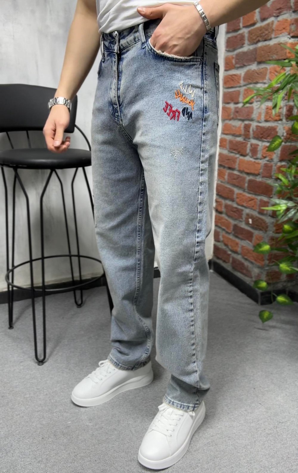Relax Fit Nakış Baskı Detay Pantolon