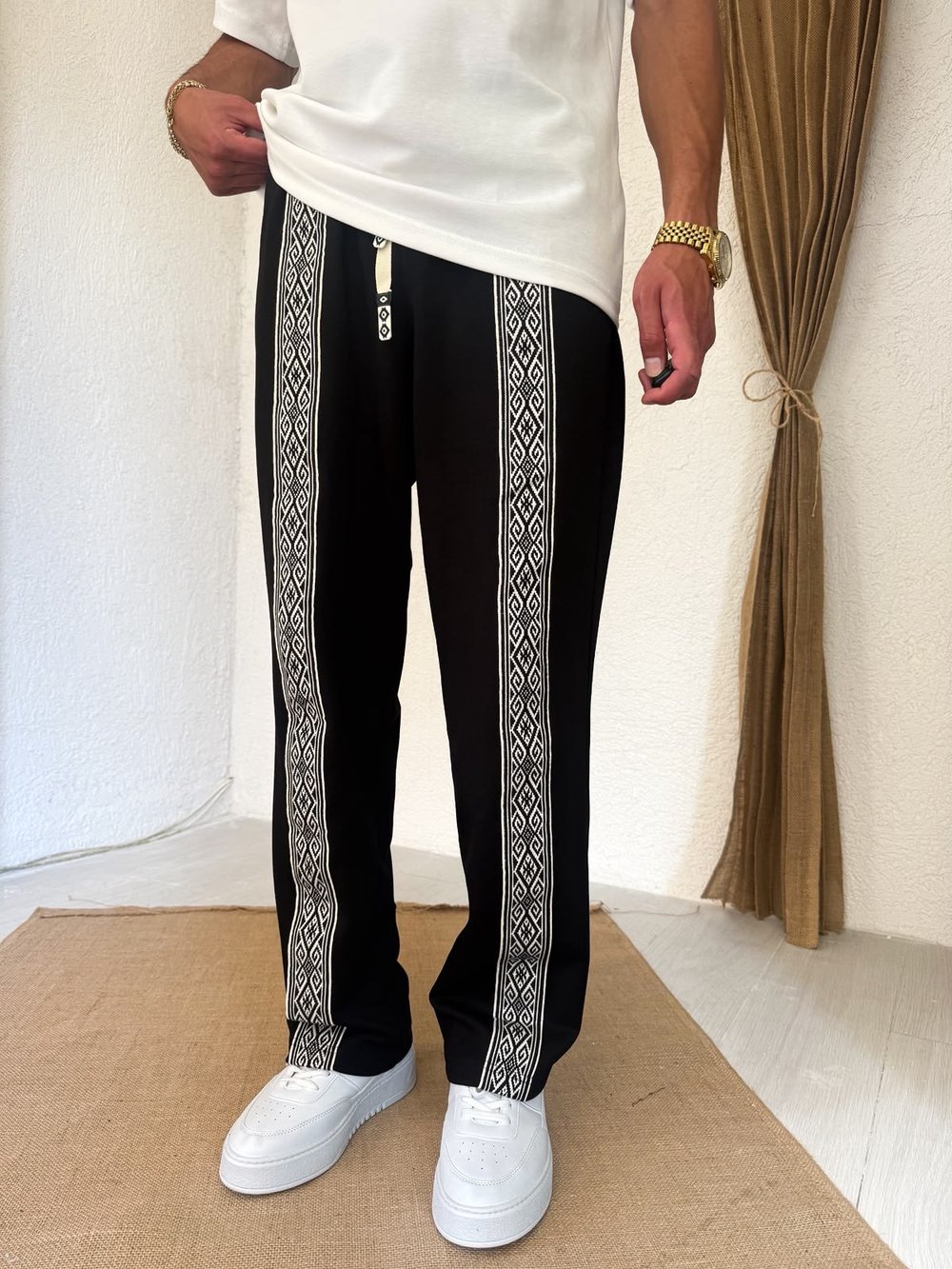 Kilim Detaylı İpli Siyah Eşofman