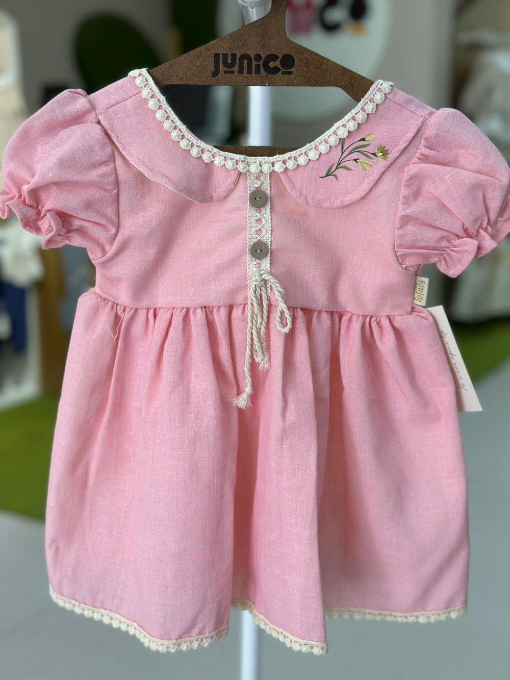 PEMBE YAKALI ELBİSE