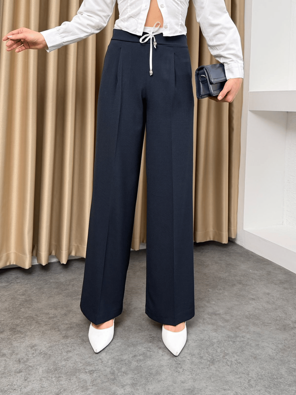 Saten Garnili Yandan Fermuarlı Kumaş Pantalon Lacivert