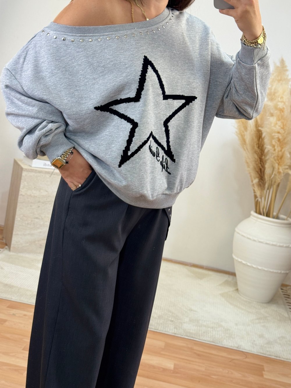 Yıldız Desenli Asimetrik Yaka Sweatshirt