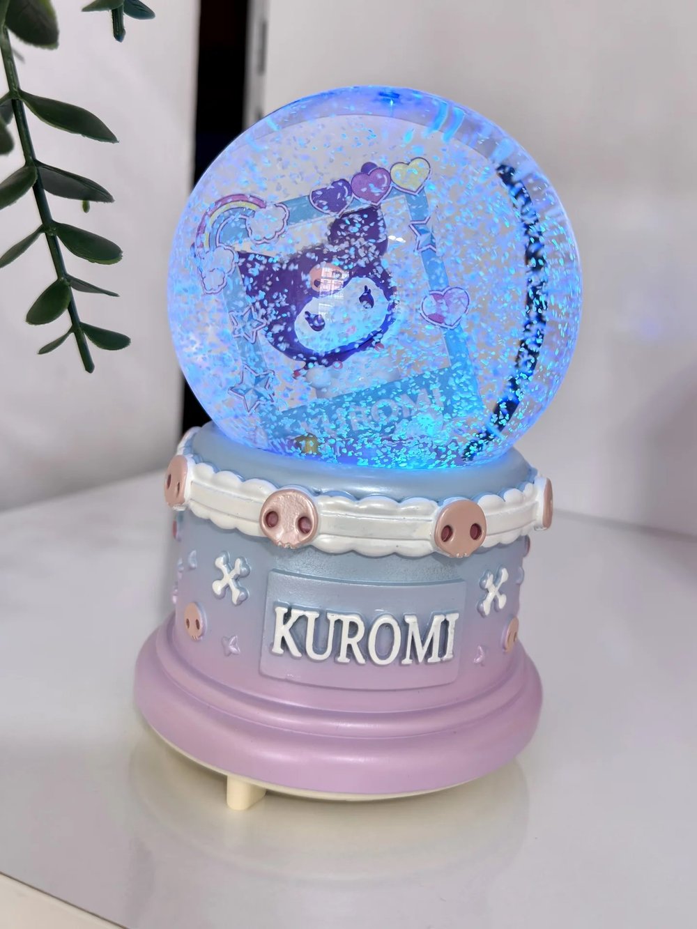 Kuromi & Hello Kitty Kar Püskürtmeli Müzikli Kar Küresi
