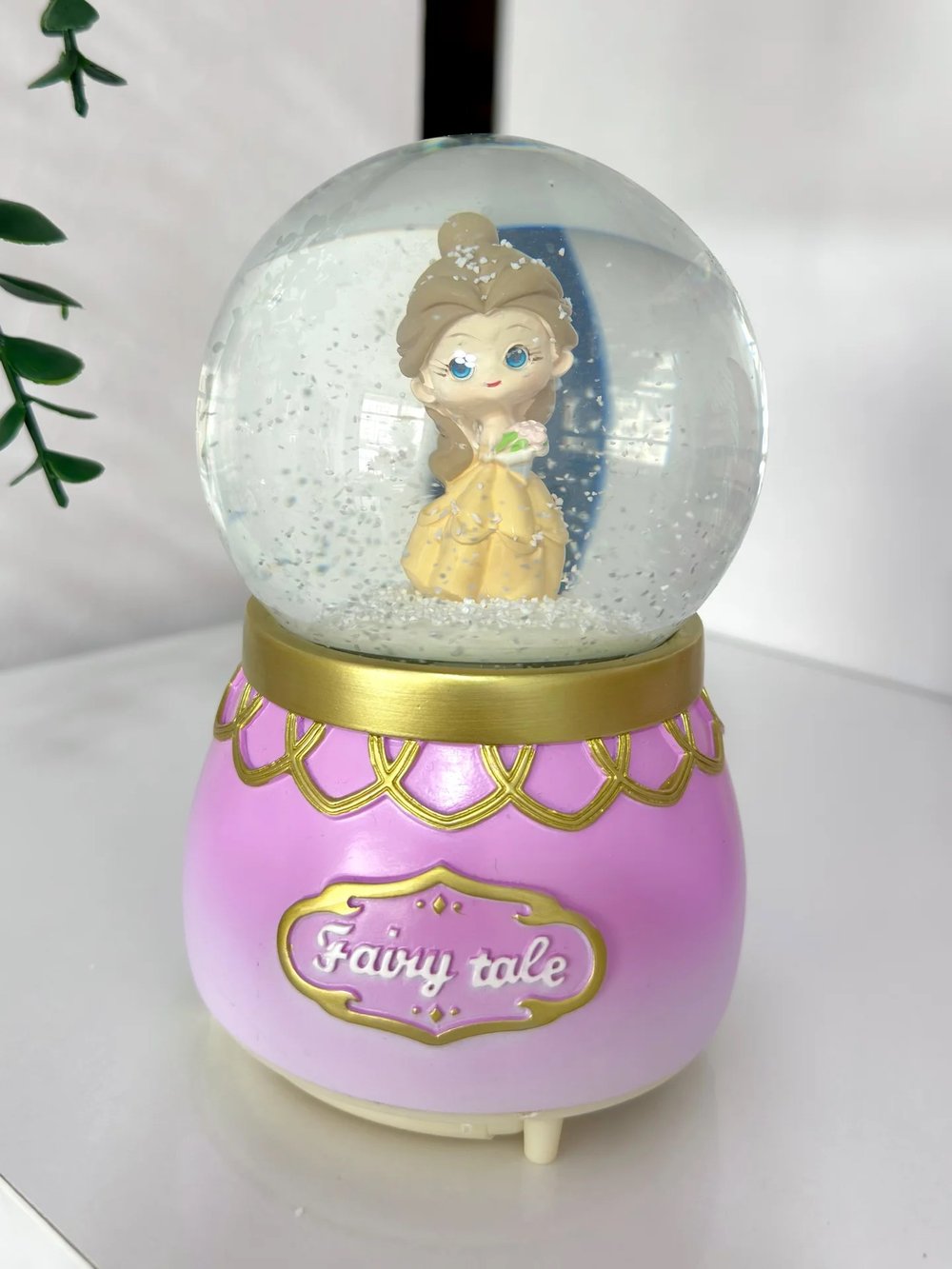 Kuromi & Hello Kitty Kar Püskürtmeli Müzikli Kar Küresi